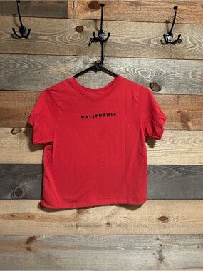 Cropped Vibe California Graphic Tee in Red